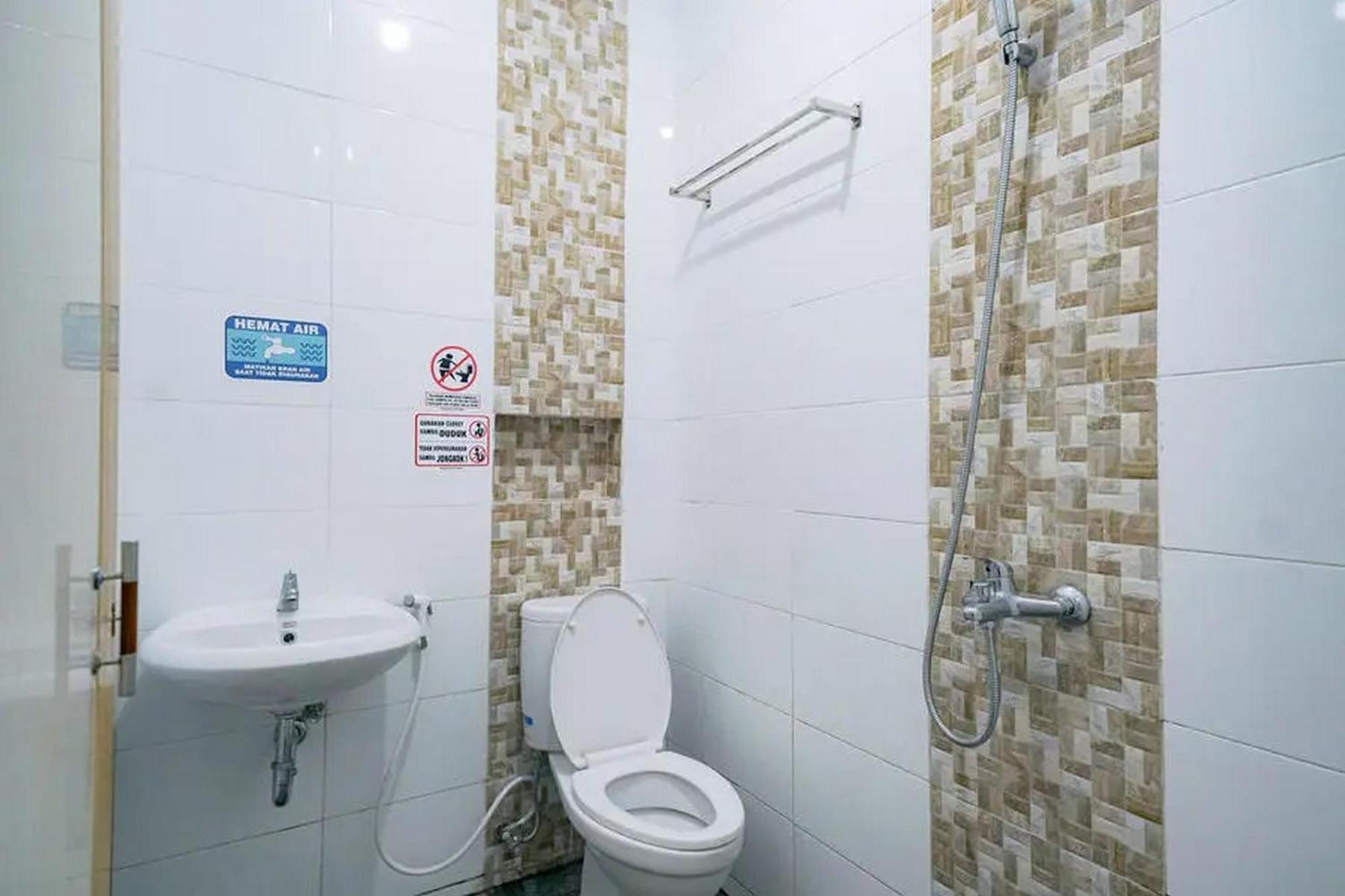 Reddoorz Near Ekowisata Mangrove Belawan Hotel Стая снимка